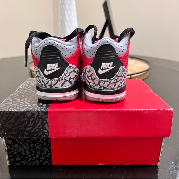 Jordan 3 Red Cement 4c - Picture 3 of 5